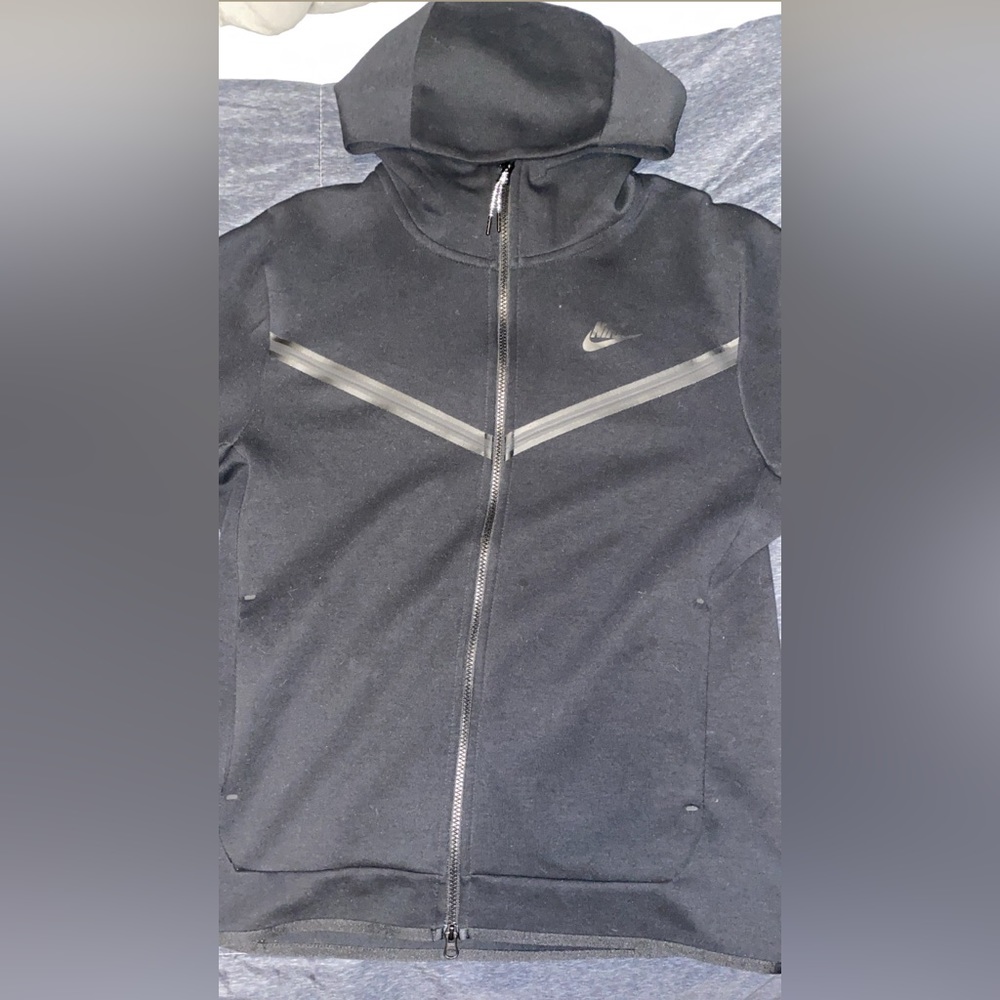black nike tech and the size is a medium